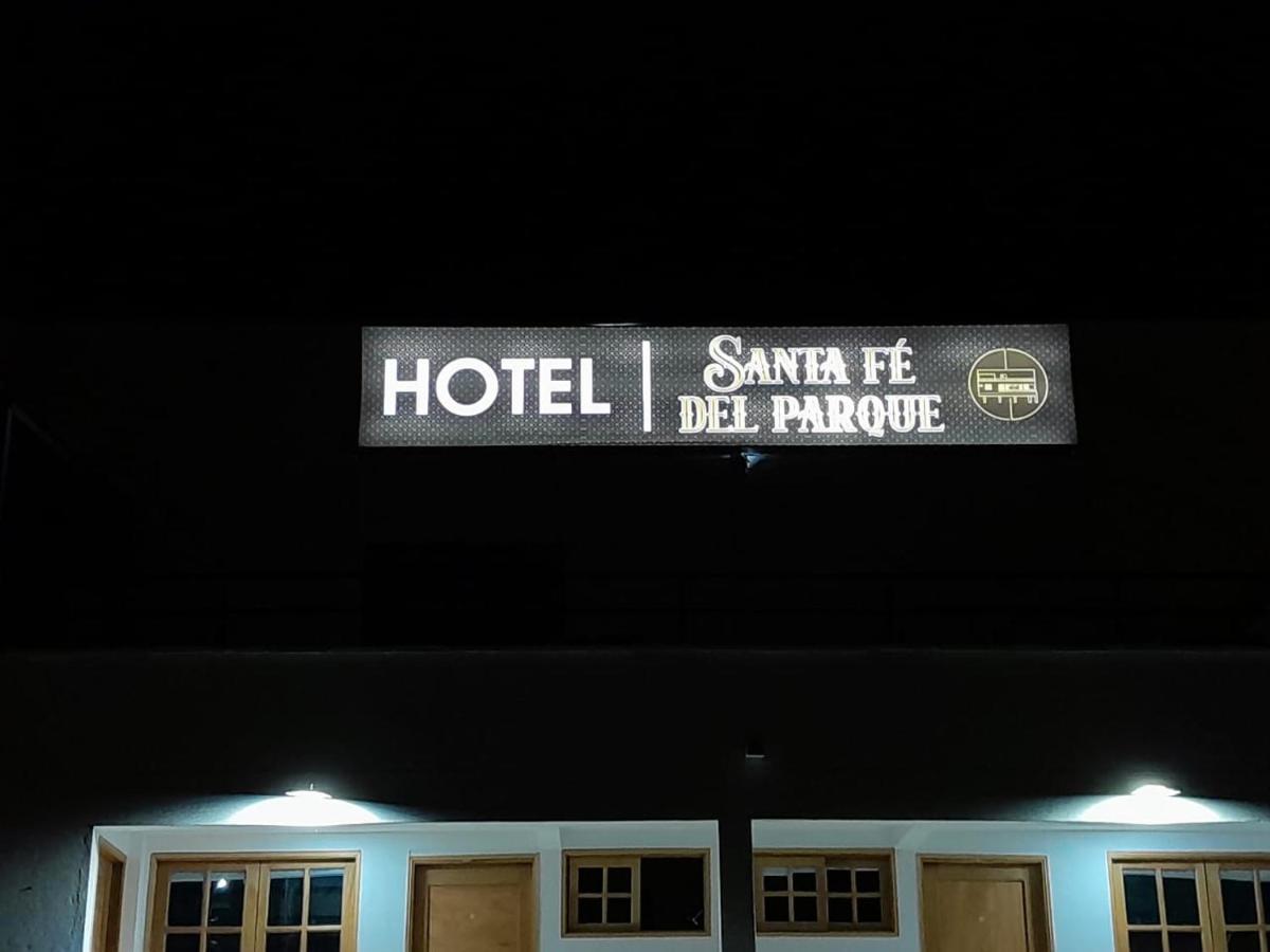 Hotel Santa Fe Del Parque ซานตาเฟเดอันตีโอเกีย ภายนอก รูปภาพ