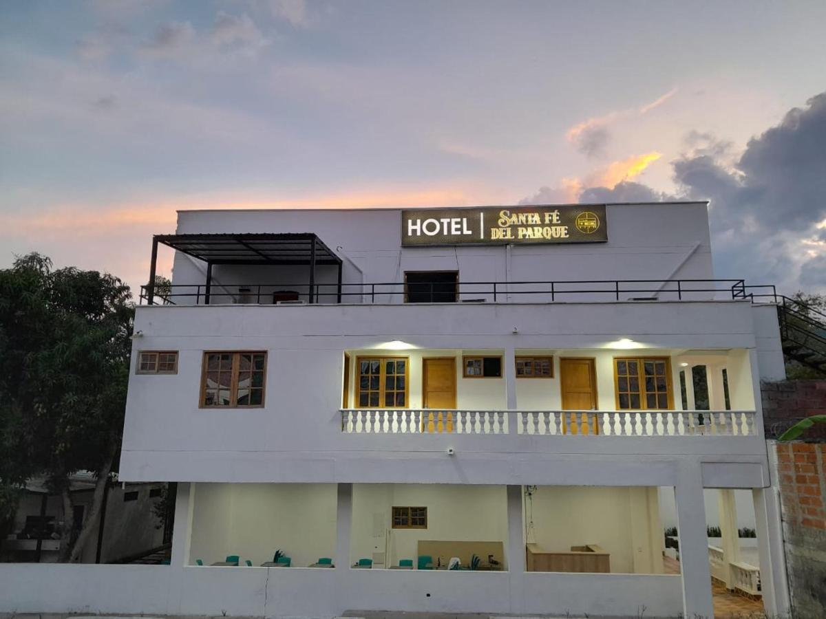 Hotel Santa Fe Del Parque ซานตาเฟเดอันตีโอเกีย ภายนอก รูปภาพ
